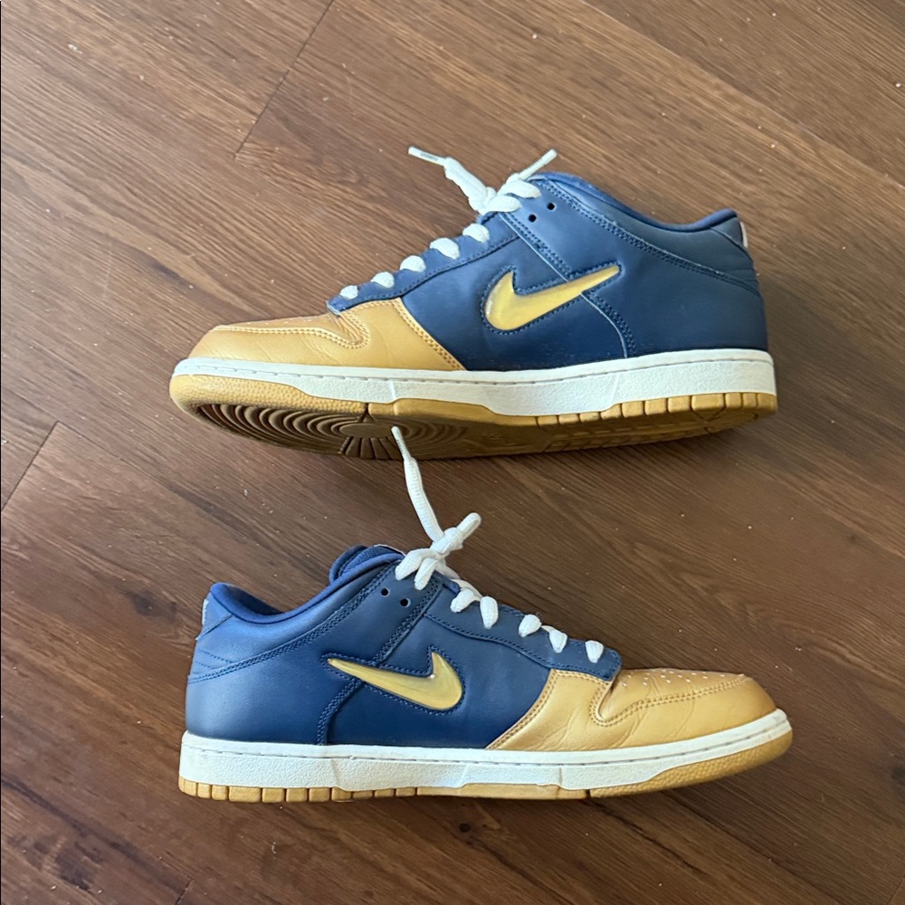 Nike SB Dunk Low supreme Blue and Gold Sneakers - Picture 6 of 7